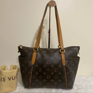 ❌ SOLD ❌ Authentic Louis Vuitton Totally
